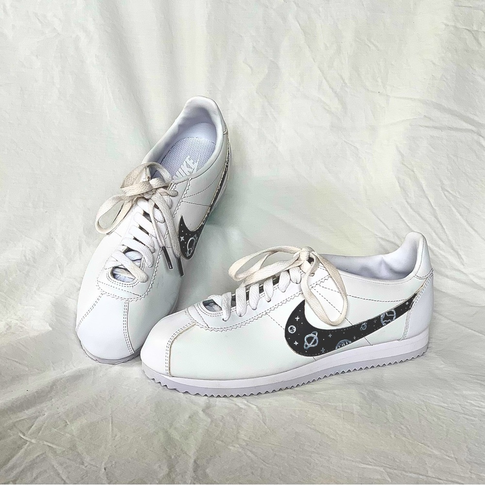 These Nike Cortez’s R new & have never been worn. black&white